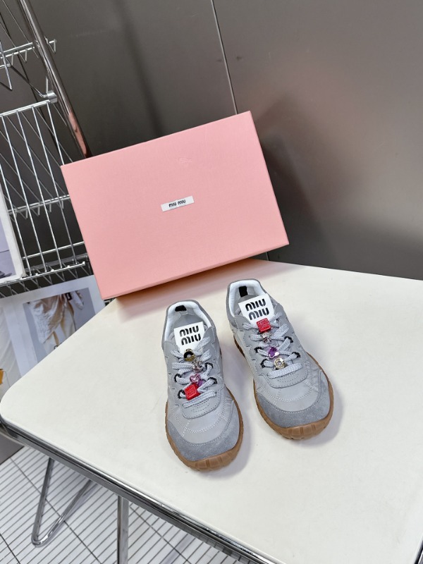 미우미우 S/S 타이어 스니커즈
