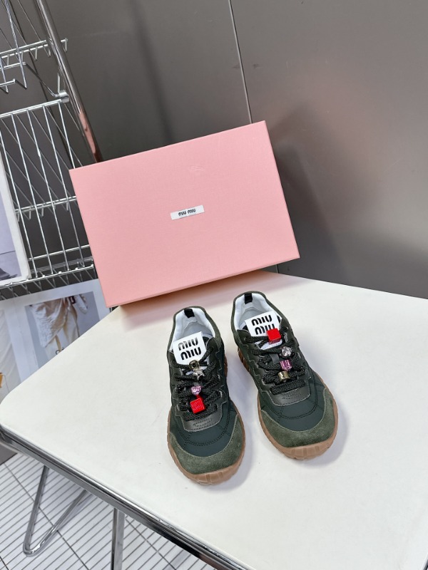 미우미우 S/S 타이어 스니커즈
