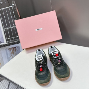 미우미우 S/S 타이어 스니커즈