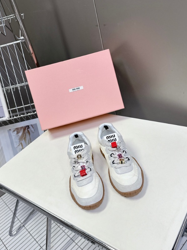 미우미우 S/S 타이어 스니커즈