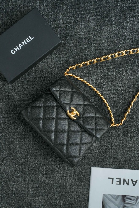 CHANEL 24S 31루캄본 핸들 메신저백