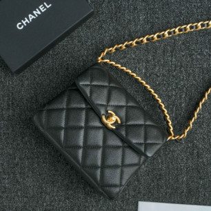 CHANEL 24S 31루캄본 핸들 메신저백