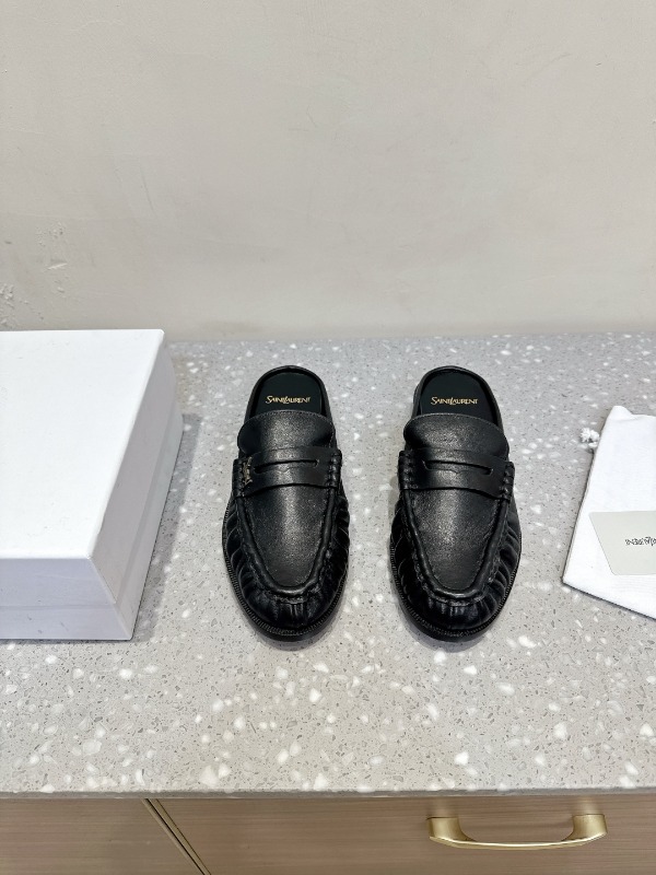 입생로랑 25SS 가을 겨울 LE LOAFER 뮬