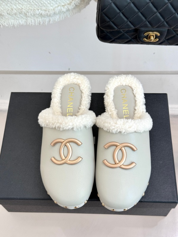 샤넬 25K F/W 신상 더블 C 뮬 로퍼