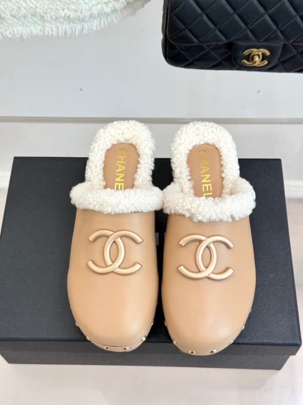 샤넬 25K F/W 신상 더블 C 뮬 로퍼