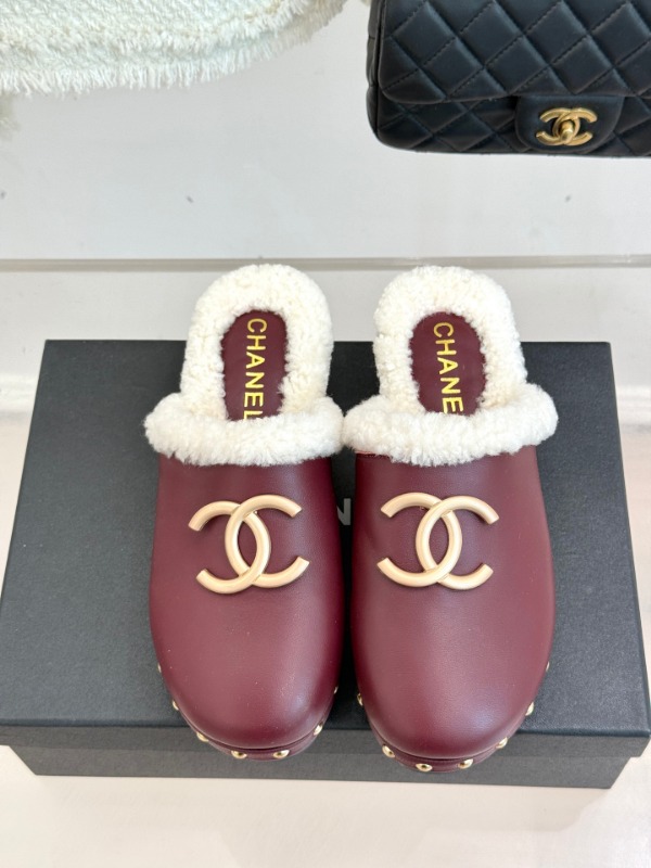샤넬 25K F/W 신상 더블 C 뮬 로퍼