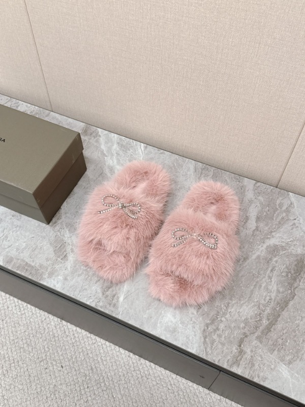 발렌시아가 25SS 가을/겨울 신상 시어링 뮬