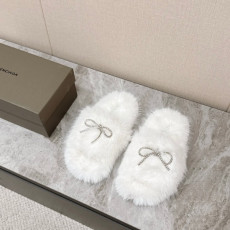 발렌시아가 25SS 가을/겨울 신상 시어링 뮬