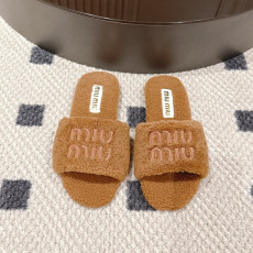 미우미우 시어링 뮬 샌들