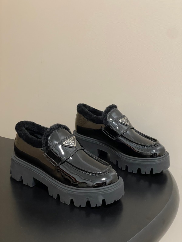 프라다 25FW 로퍼