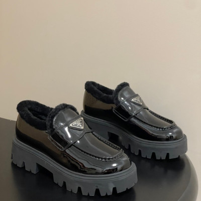 프라다 25FW 로퍼