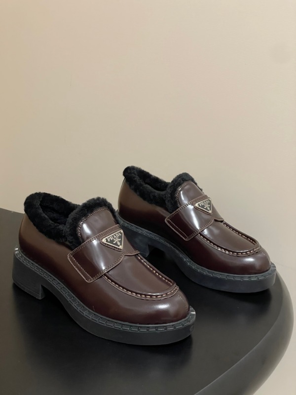 프라다 25FW 로퍼