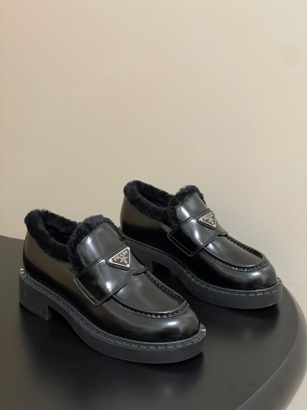 프라다 25FW 로퍼