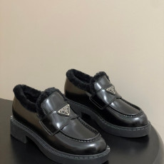 프라다 25FW 로퍼