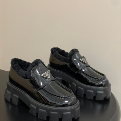프라다 25FW 로퍼