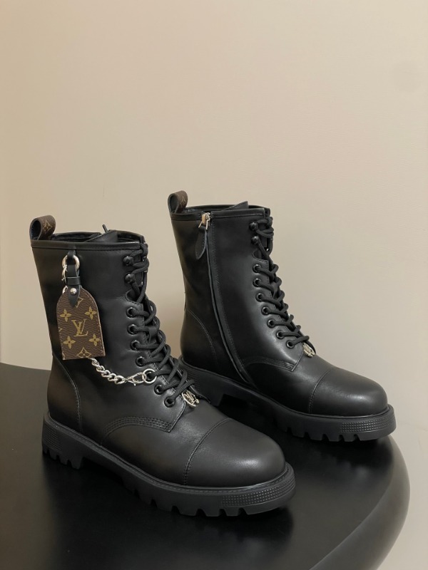 루이비통 25FW 디스트릭트 앵클부츠