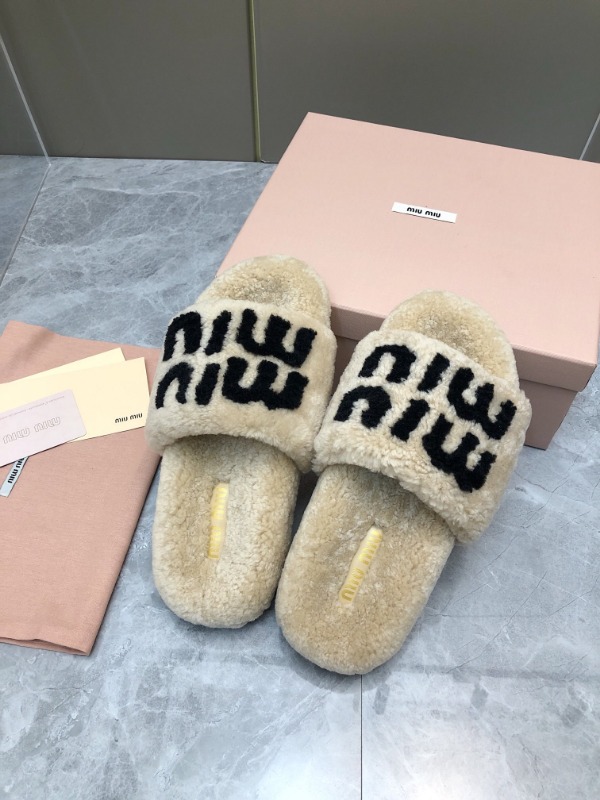 미우미우 25 신상 시어링 슬라이드
