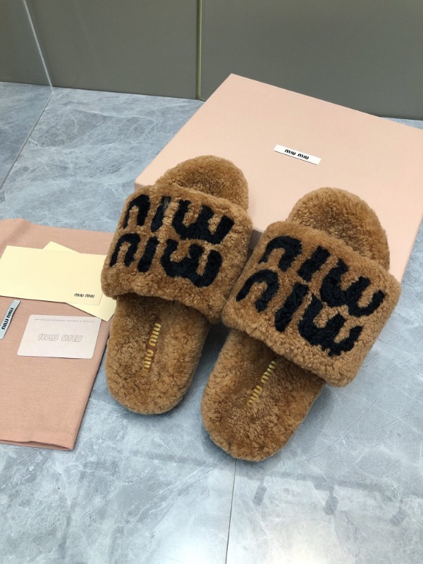 미우미우 25 신상 시어링 슬라이드