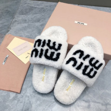 미우미우 25 신상 시어링 슬라이드