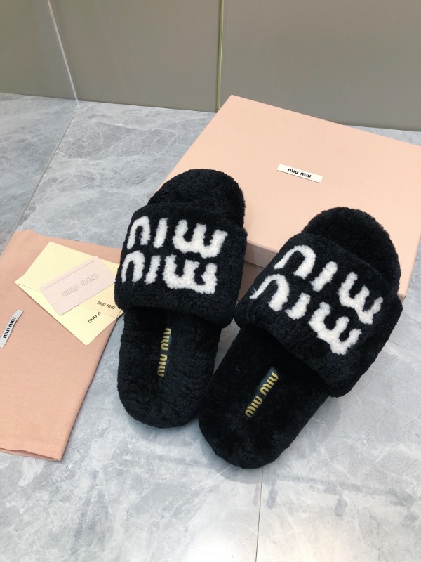 미우미우 25 신상 시어링 슬라이드
