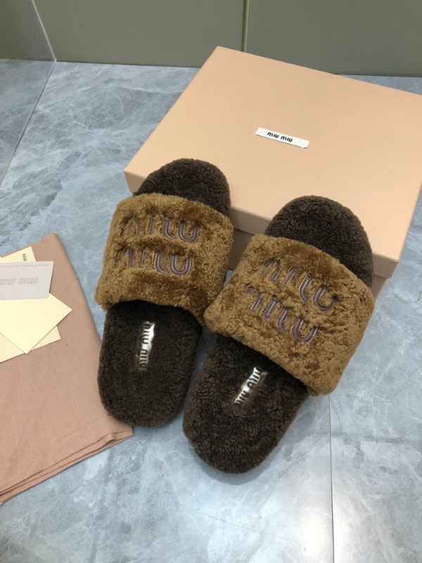 미우미우 신상 시어링 슬라이드
