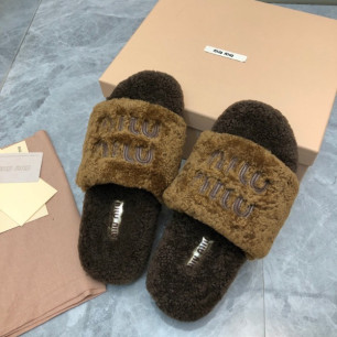 미우미우 신상 시어링 슬라이드