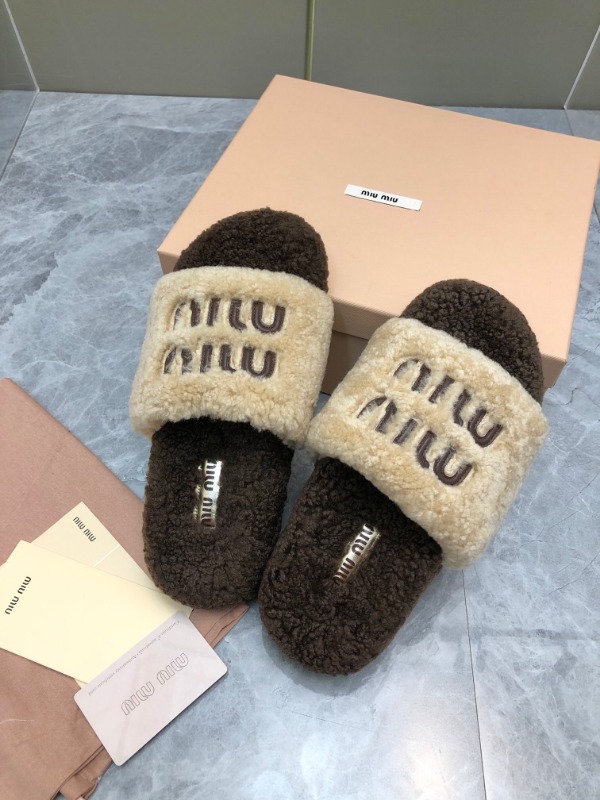 미우미우 신상 시어링 슬라이드