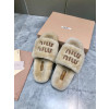미우미우 신상 시어링 슬라이드