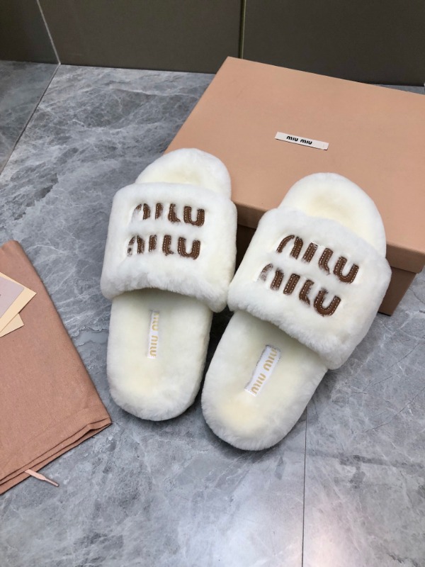 미우미우 신상 시어링 슬라이드