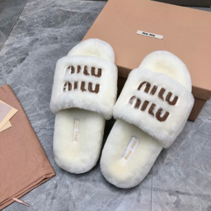 미우미우 신상 시어링 슬라이드