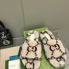 구찌 신상 시어링 슬라이드 샌들