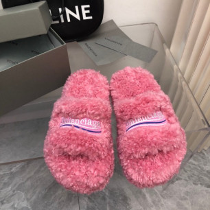 발렌시아가 퍼리 슬라이드