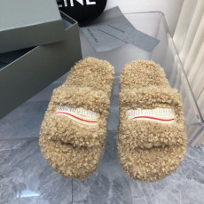 발렌시아가 퍼리 슬라이드