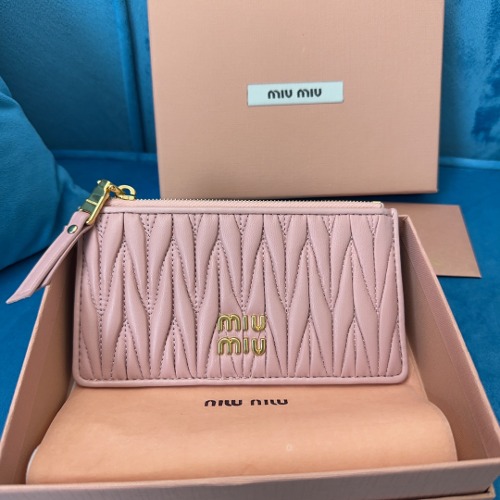 MIUMIU 마테라쎄 나파 가죽 엔벌로프 지갑 5MB006