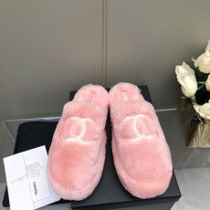 샤넬 25SS 시어링 뮬 슬리퍼