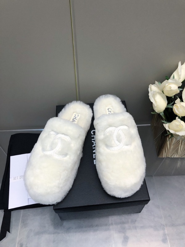 샤넬 25SS 시어링 뮬 슬리퍼