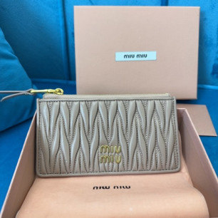 MIUMIU 마테라쎄 나파 가죽 엔벌로프 지갑 5MB006