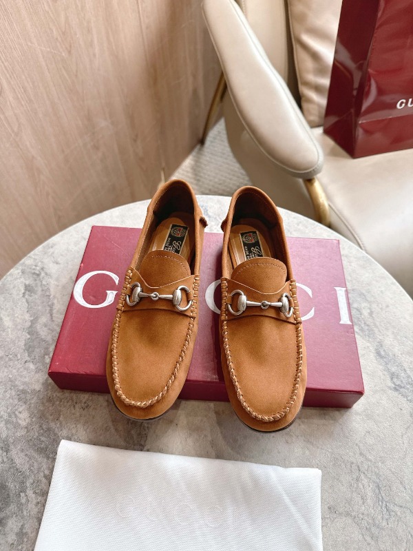 구찌 Gigi 로퍼