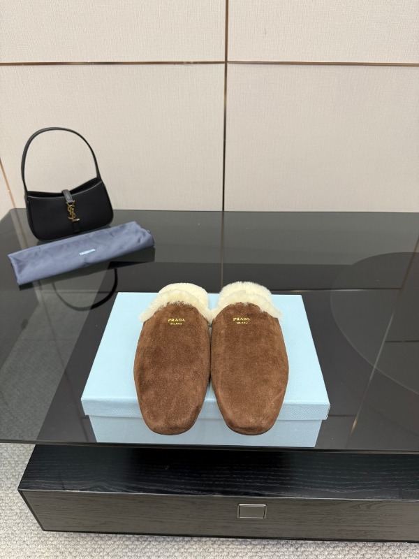 프라다 시어링 뮬