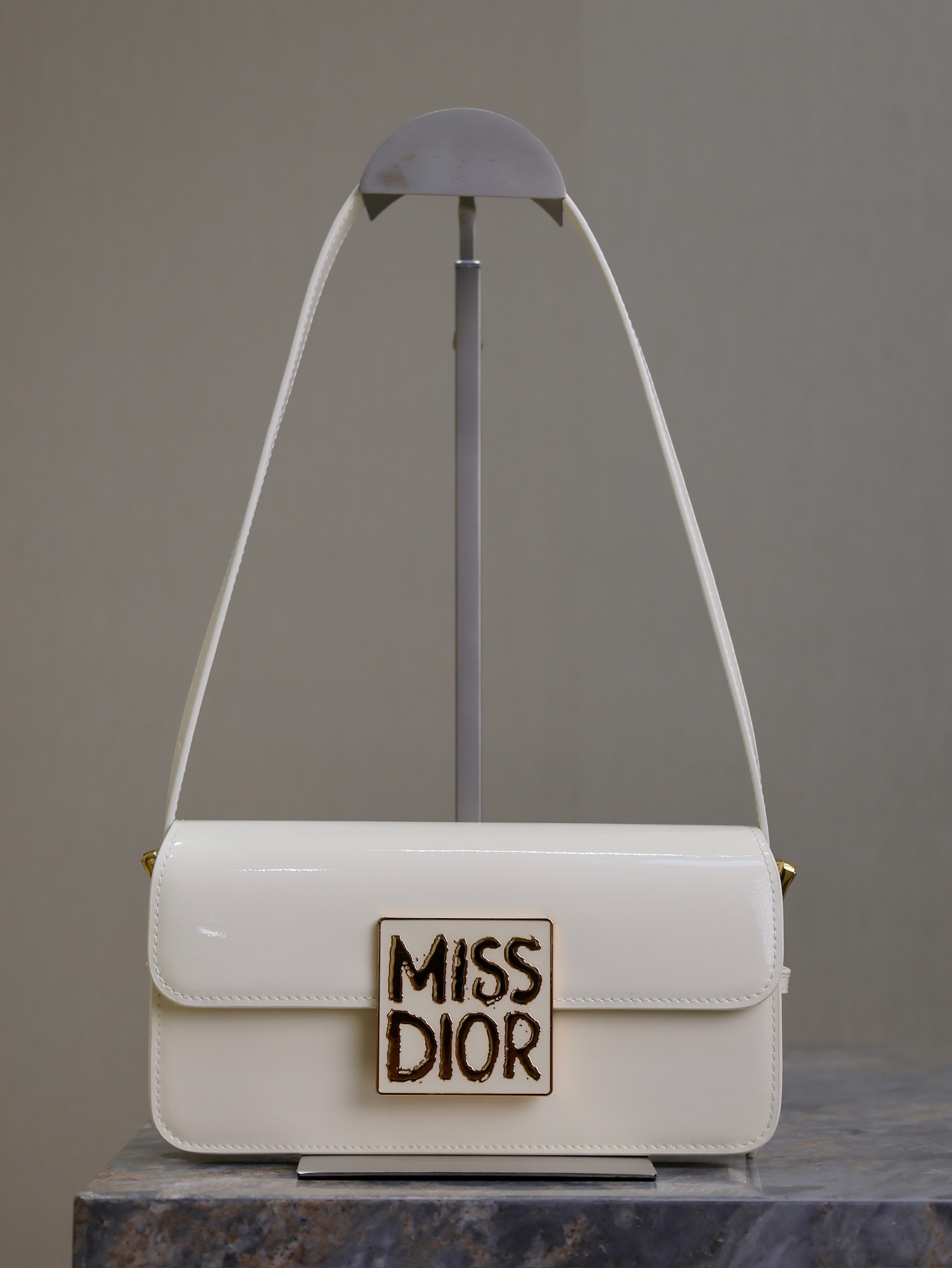 DIOR 미스 디올 Graffiti 플랩 백