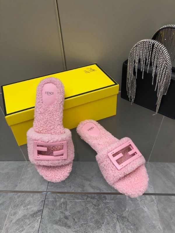 펜디 25F/W 신상 바게트 시어링 뮬
