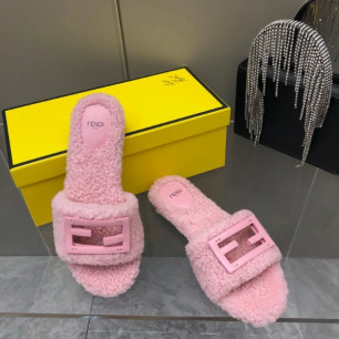 펜디 25F/W 신상 바게트 시어링 뮬