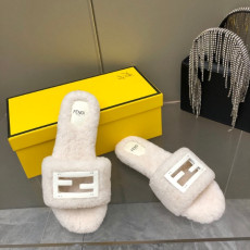 펜디 25F/W 신상 바게트 시어링 뮬