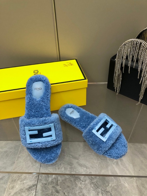 펜디 25F/W 신상 바게트 시어링 뮬