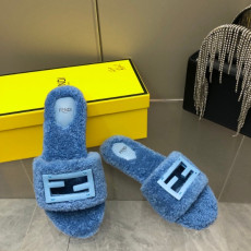 펜디 25F/W 신상 바게트 시어링 뮬