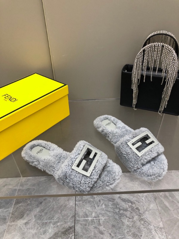 펜디 25F/W 신상 바게트 시어링 뮬