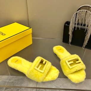펜디 25F/W 신상 바게트 시어링 뮬