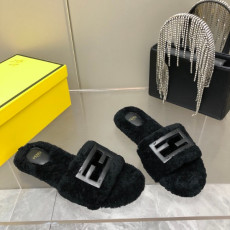 펜디 25F/W 신상 바게트 시어링 뮬