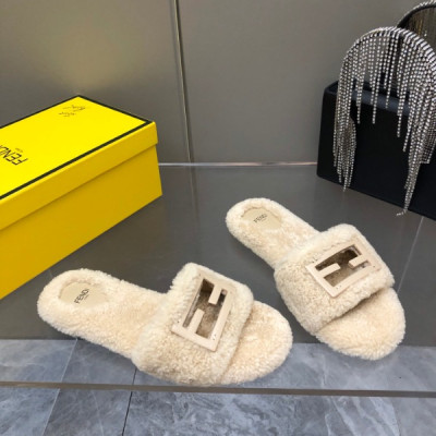 펜디 25F/W 신상 바게트 시어링 뮬