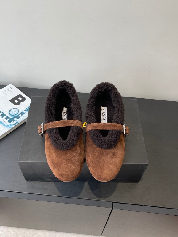 알라이아 F/W 런웨이 시어링 플랫슈즈